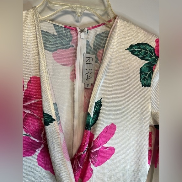 RESA Iris Bow Hibiscus Dress in Tropical - Picture 5 of 9